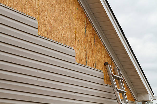 Professional Emergency Siding Repair technician working in Dyke, VA